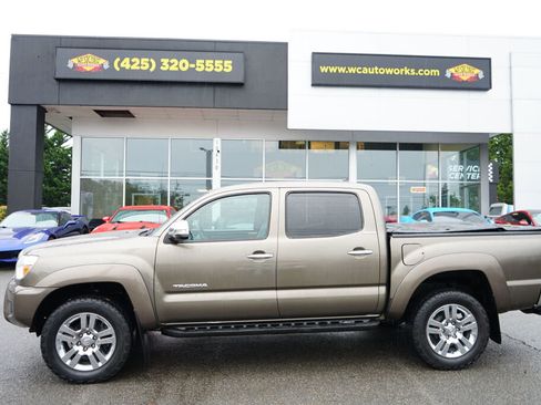 Used 2014 Toyota Tacoma 4x4 Double Cab w/ Limited Package image 2