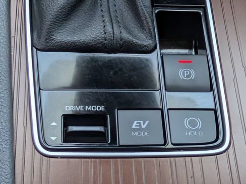 Used 2023 Toyota Sienna LE FWD image 16