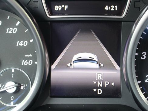 Used 2015 Mercedes-Benz GL 550 4MATIC image 34