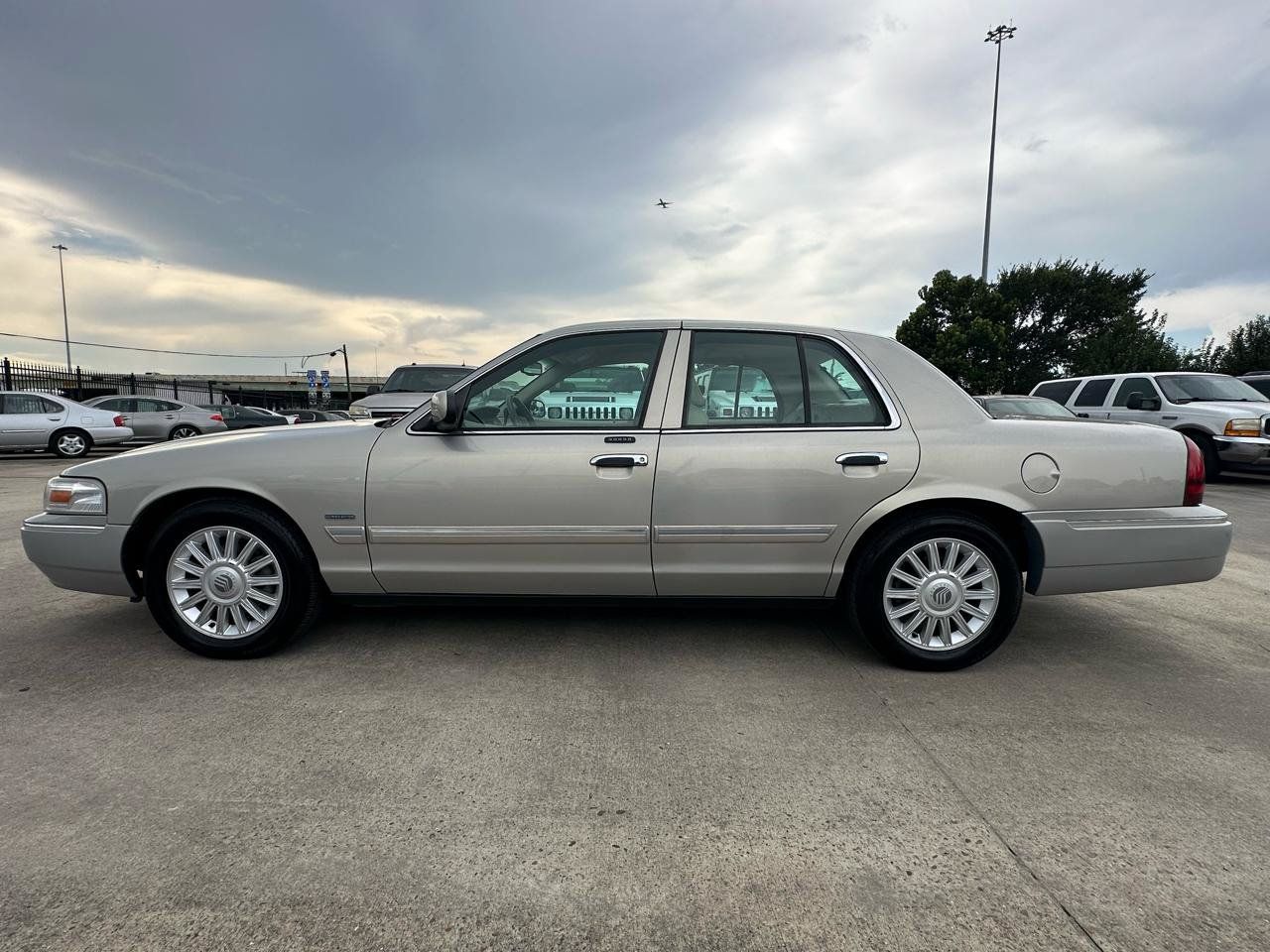 Used 2010 Mercury Grand Marquis LS RWD image 2