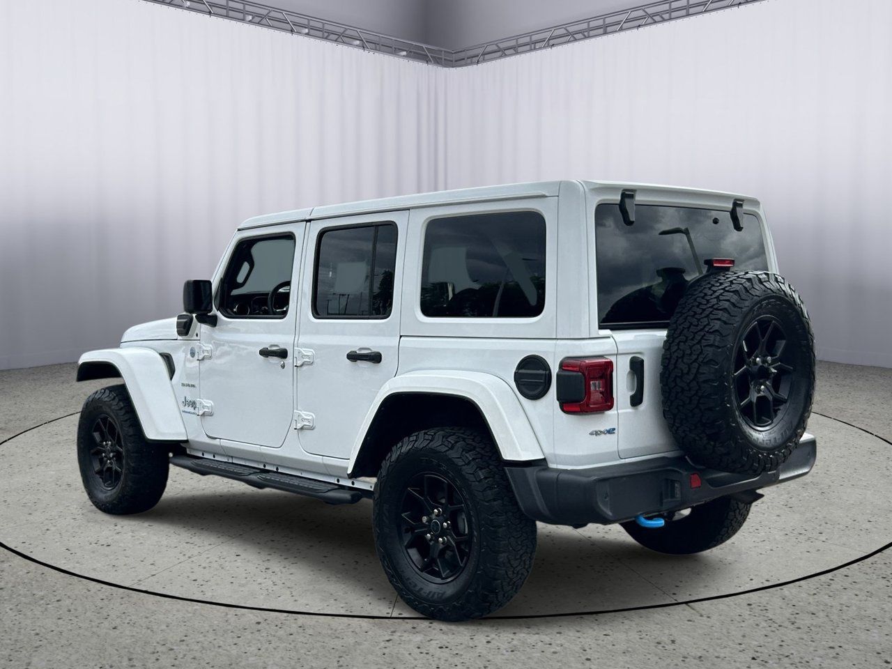 Used 2024 Jeep Wrangler Unlimited Sahara w/ Safety Group AWD/4WD image 7
