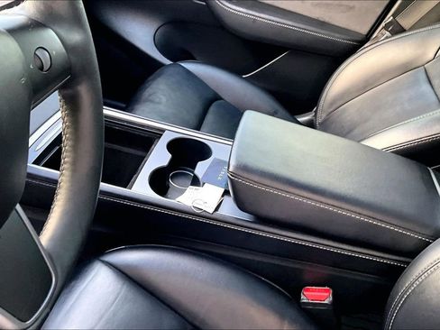 Used 2021 Tesla Model Y Long Range image 17