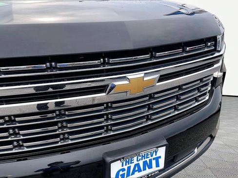 Used 2022 Chevrolet Suburban Premier AWD/4WD image 34