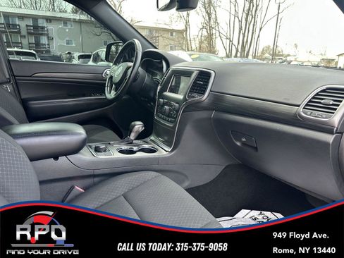 Used 2019 Jeep Grand Cherokee Laredo image 34