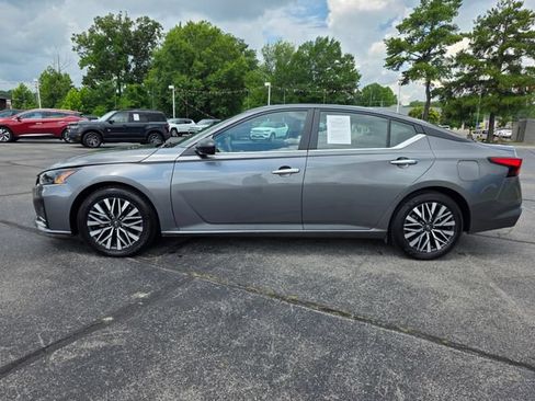 Used 2025 Nissan Altima 2.5 SV FWD image 7
