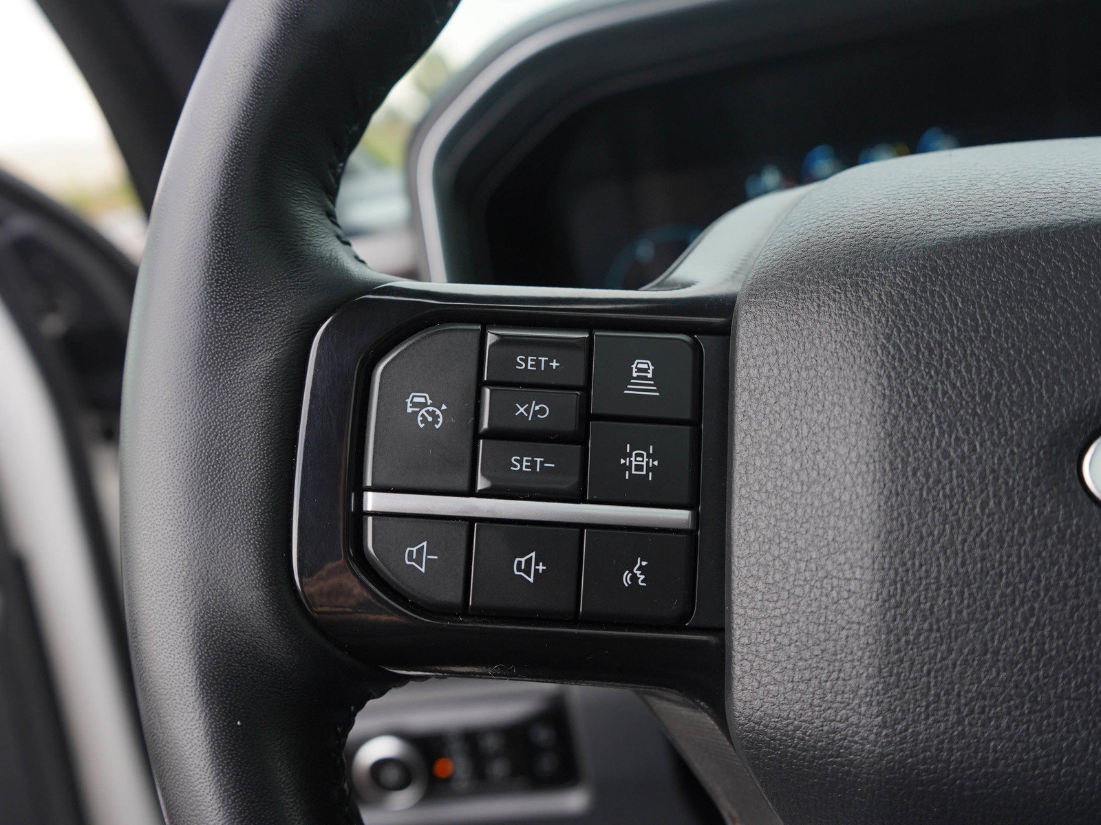Used 2025 Ford F350 Platinum AWD/4WD image 27