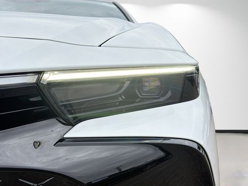 Used 2023 Toyota Crown Limited image 9