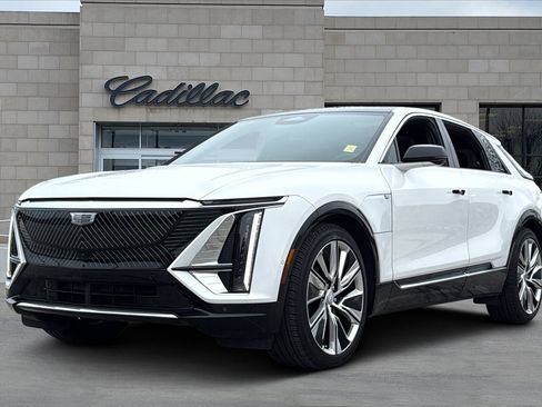 Certified 2025 Cadillac Lyriq Luxury w/ LPO, Floor Liner Package image 5