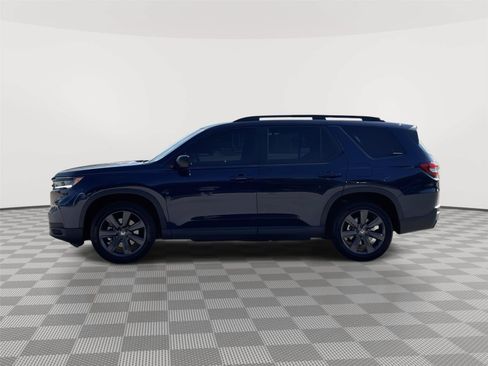 Used 2025 Honda Pilot Sport image 2