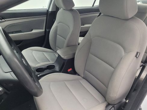 Used 2017 Hyundai Elantra SE image 17