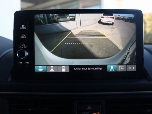 New 2025 Honda Pilot Touring image 13