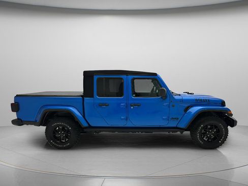 Used 2024 Jeep Gladiator Sport AWD/4WD image 4