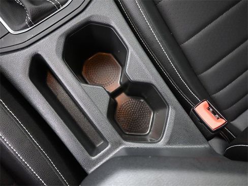 Certified 2022 Volkswagen Jetta SE image 33