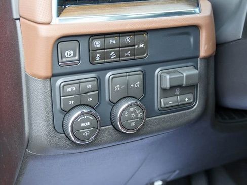 New 2026 Chevrolet Suburban High Country AWD/4WD image 15