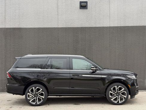 New 2026 Lincoln Navigator Reserve image 8