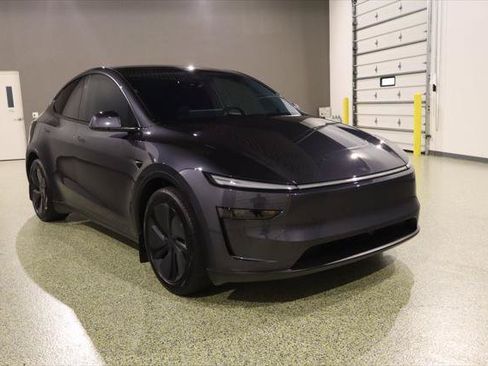 Used 2026 Tesla Model Y Long Range AWD/4WD image 1