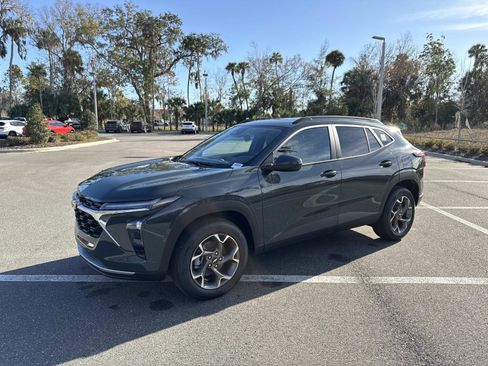 New 2026 Chevrolet Trax LT w/ Sunroof Package FWD image 7