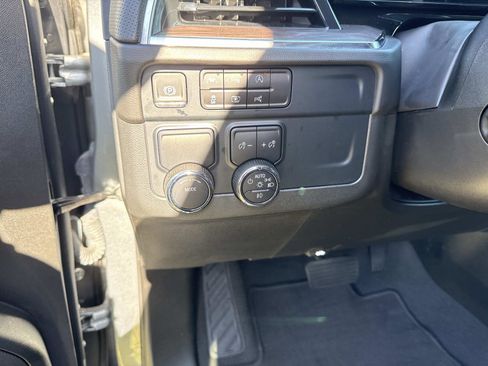 Used 2025 Chevrolet Suburban Premier RWD image 28
