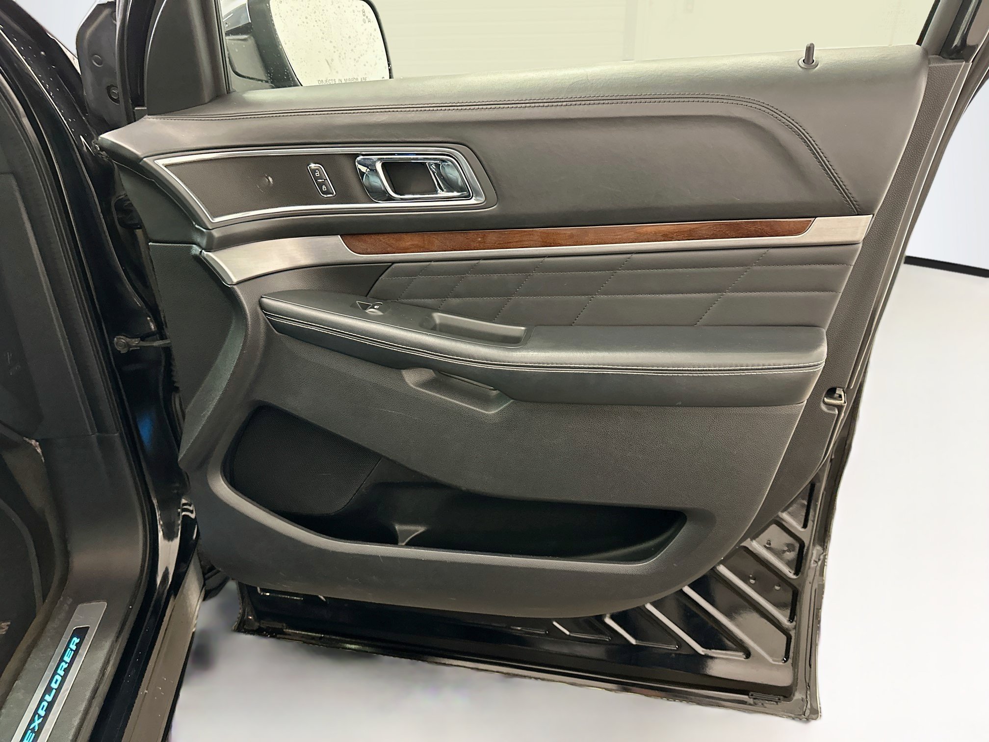 Used 2016 Ford Explorer Platinum AWD/4WD image 36