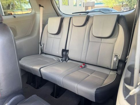 Used 2017 Kia Sedona LX w/ LX Essentials Premium Package FWD image 31