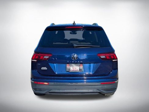 Used 2023 Volkswagen Tiguan SE FWD image 4