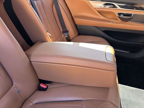 Used 2020 BMW 750i xDrive w/ M Sport Package AWD/4WD image 21