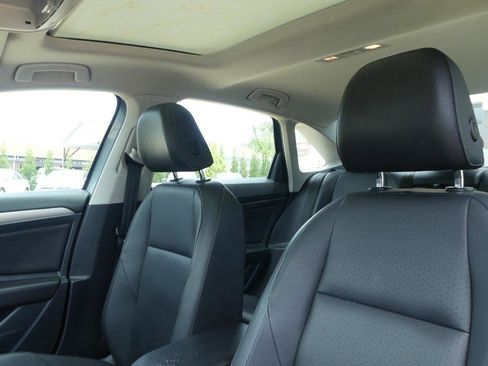 Used 2019 Volkswagen Jetta SE FWD image 13