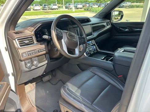 Used 2023 GMC Yukon XL Denali AWD/4WD image 6