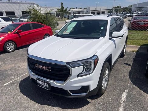 Used 2023 GMC Terrain SLE w/ Driver Convenience Package AWD/4WD image 3