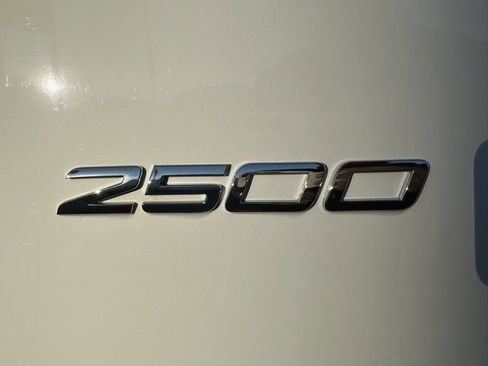Used 2025 Mercedes-Benz Sprinter 2500 image 10