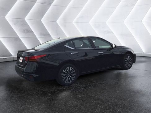 Used 2024 Nissan Altima 2.5 SV image 4