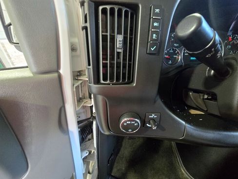 Used 2009 Chevrolet Express 3500 LS w/ LT Preferred Equipment Group image 13