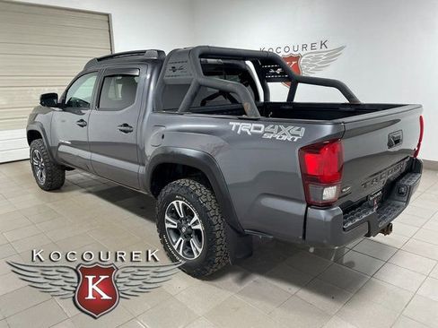 Used 2019 Toyota Tacoma TRD Sport AWD/4WD image 4