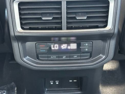 Used 2025 Volkswagen Atlas SE AWD/4WD image 30
