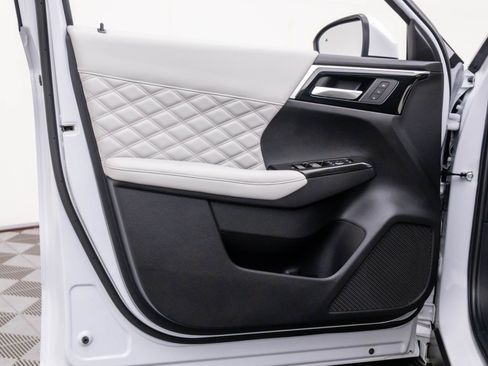 Used 2022 Mitsubishi Outlander SEL image 12