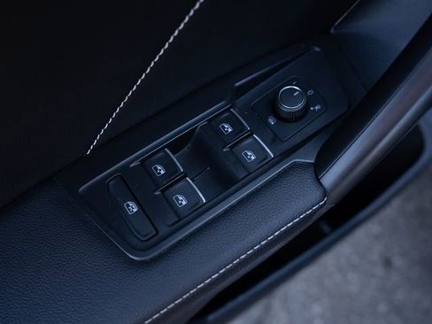 Used 2022 Volkswagen Tiguan SE R-Line image 16