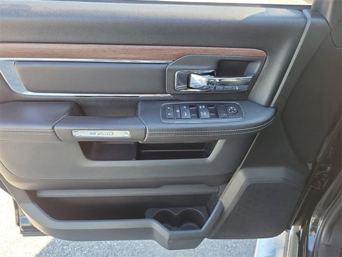 Used 2016 RAM 1500 Laramie w/ Convenience Group image 21