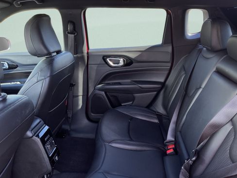 Used 2025 Jeep Compass Trailhawk AWD/4WD image 28