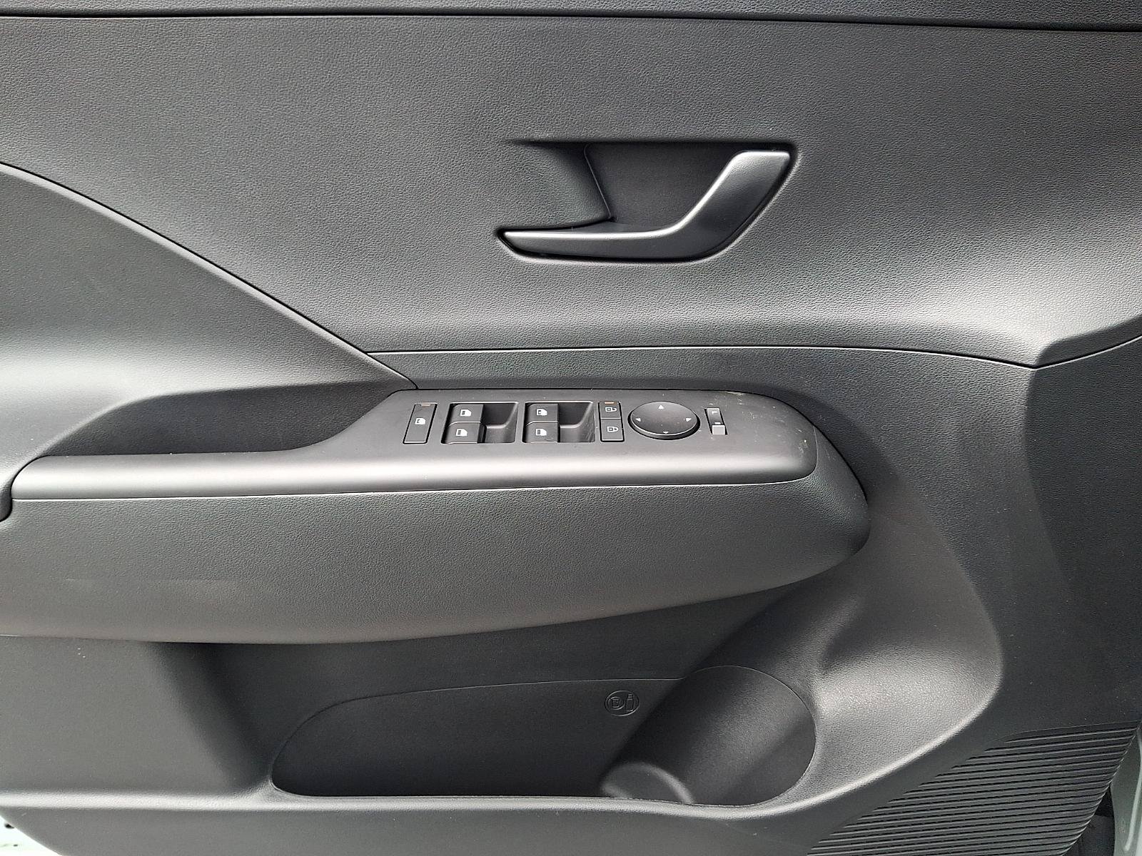 New 2027 Hyundai Kona SE AWD/4WD image 8