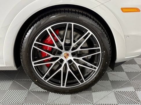 New 2026 Porsche Cayenne GTS image 14