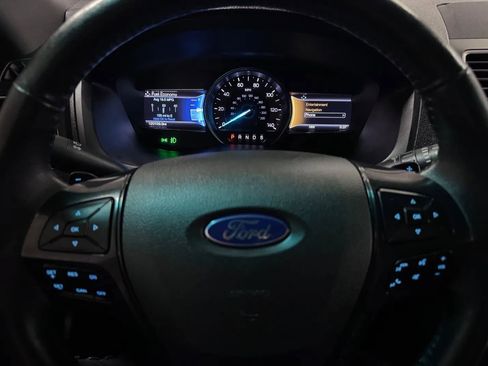 Used 2016 Ford Explorer XLT w/ Equipment Group 202A FWD image 12