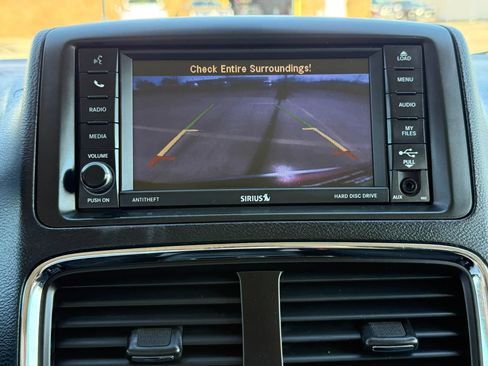 Used 2018 Dodge Grand Caravan SE w/ UConnect Hands-Free Group image 33