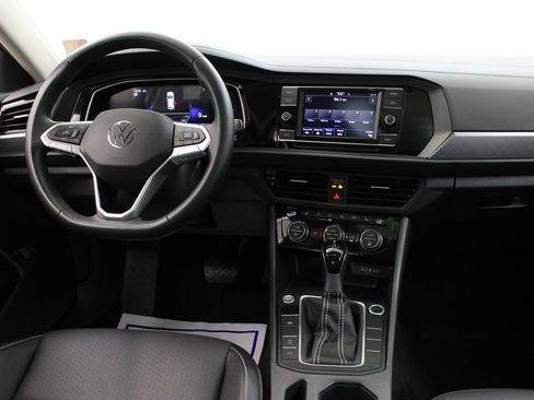 Used 2024 Volkswagen Jetta SE FWD image 9