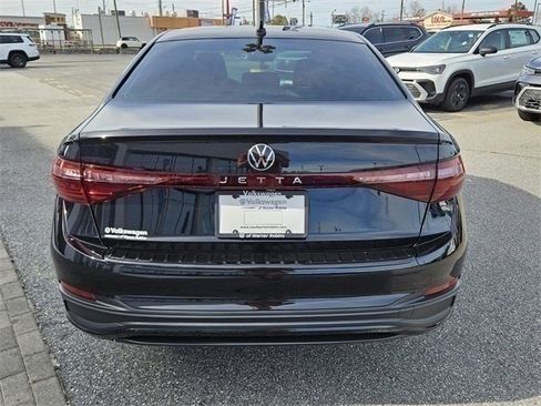 Used 2025 Volkswagen Jetta Sport image 10
