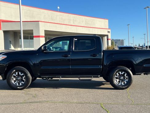 Used 2019 Toyota Tacoma SR image 9