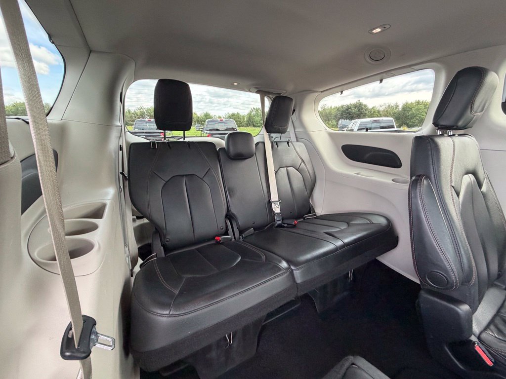 Used 2020 Chrysler Pacifica Touring-L w/ Advanced Safetytec Group FWD image 21