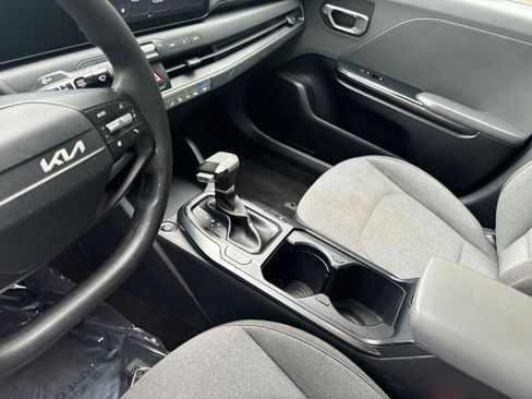 Used 2025 Kia K4 FWD image 32