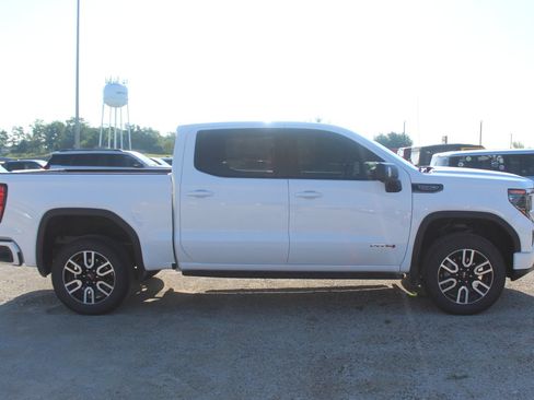Used 2022 GMC Sierra 1500 AT4 w/ AT4 Premium Package AWD/4WD image 7