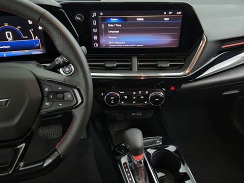 Used 2025 Chevrolet Trax RS w/ Driver Confidence Package image 16