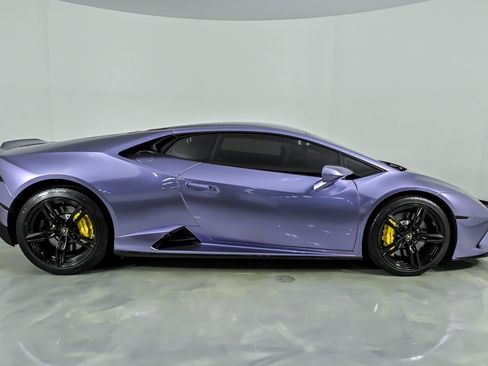 Used 2021 Lamborghini Huracan EVO RWD image 10